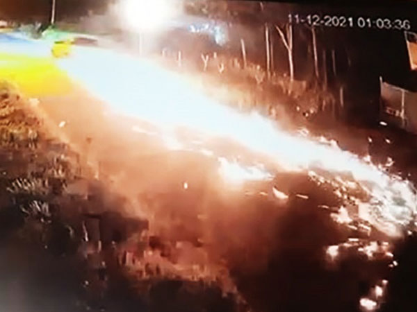 Nam nhân viên ngân hàng lái ô tô tông xe máy cảnh sát, kéo lê phương tiện tháo chạy gần 2km