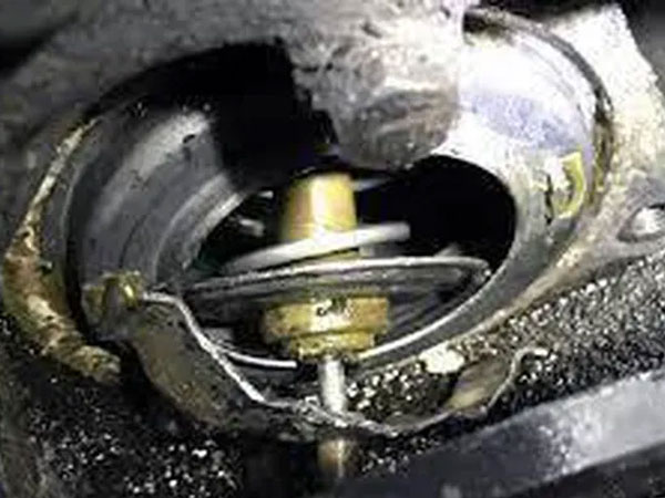 Các dấu hiệu cho thấy van điều nhiệt ô tô có vấn đề
