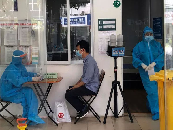 Xét nghiệm nhanh dương tính SARS-CoV-2 tại nhà, người dân không tự ý đến bệnh viện