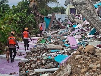 Động đất 7,3 độ Richter kích hoạt cảnh báo sóng thần ở Indonesia