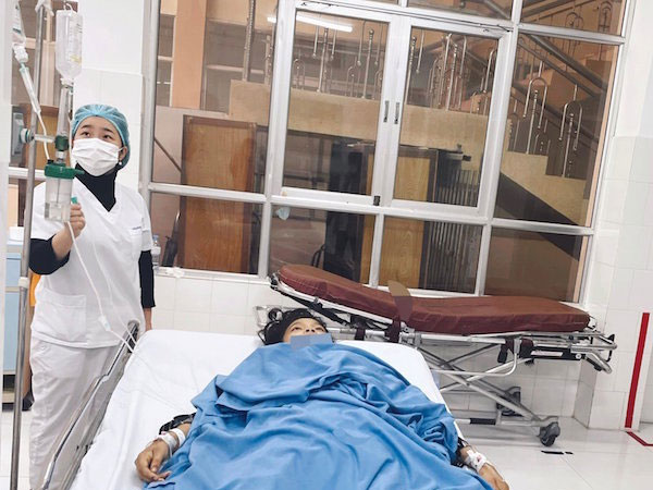 Sản phụ 13 tuổi sót rau suýt chết sau khi được mẹ tự đỡ đẻ tại nhà