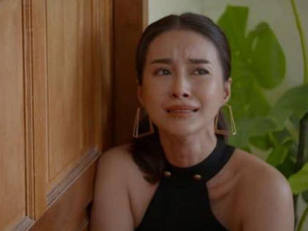 Sát ngày cưới, anh rể bất ngờ mang đơn ly hôn kèm theo túi tiền 2 tỷ đến đền bù tuổi xuân cho chị gái tôi