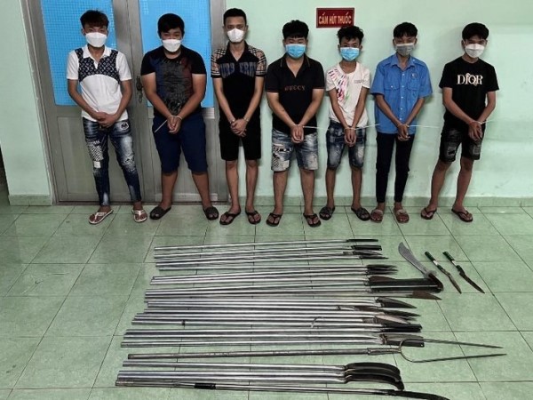 Choáng với nguyên nhân nhóm côn đồ xông vào quán cà phê đập phá, chém loạn xạ
