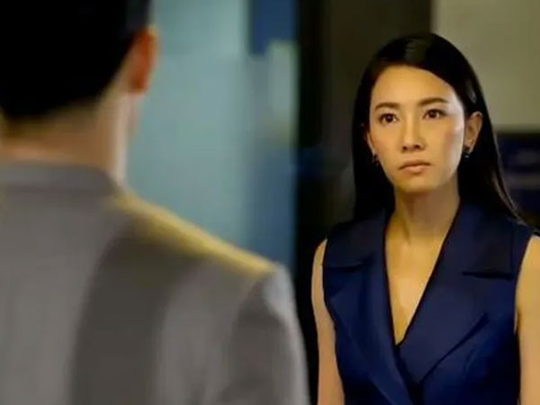 Chồng ở rể vẫn ngang nhiên dẫn bồ về nhà ôm ấp và màn thách thức của cô vợ 'xấu xí, bẩn thỉu' khiến cả 2 hoảng sợ