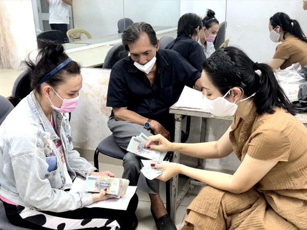NS Thương Tín đã làm gì với hơn 244 triệu đồng tiền bảo hiểm mà NSƯT Trịnh Kim Chi trao lại?