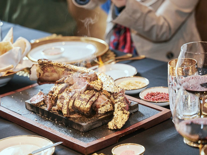 Những món ăn dát vàng gây xôn xao Việt Nam