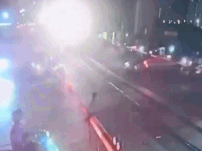 Video: Thót tim cảnh người đàn ông bị tàu hỏa đâm trúng khi cố vượt qua đường ray