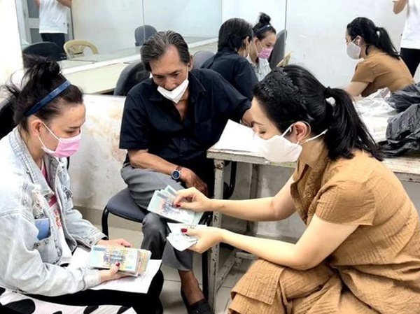 Bị mỉa mai, vợ Thương Tín lên tiếng làm rõ tin đồn bỏ chồng khi khó khăn