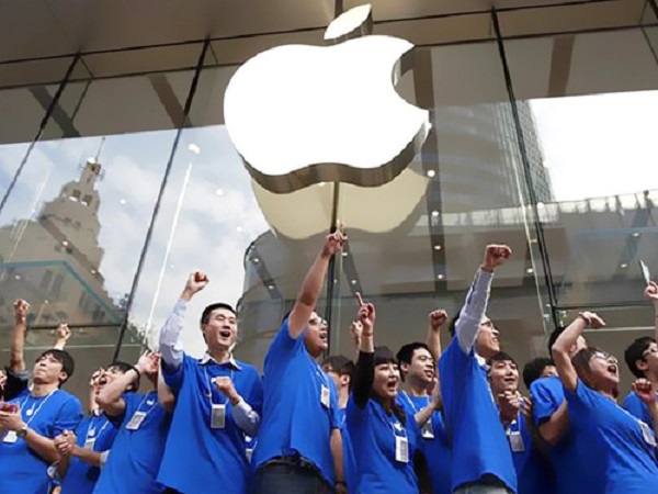 Apple tặng mỗi nhân viên 1.000 USD để tân trang thiết bị tiếp tục làm việc tại nhà
