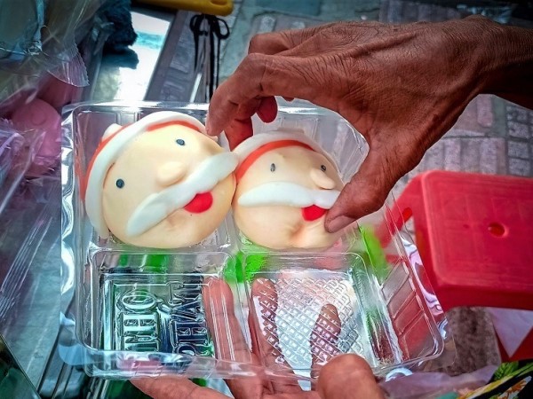 Độc nhất năm nay, bánh bao ông già Noel đắt khách