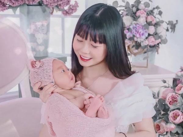 Bạn thân Linh Ka - Chi Bé thông báo đã sinh con thứ 2 ở tuổi 19 trong sự ngỡ ngàng của mọi người