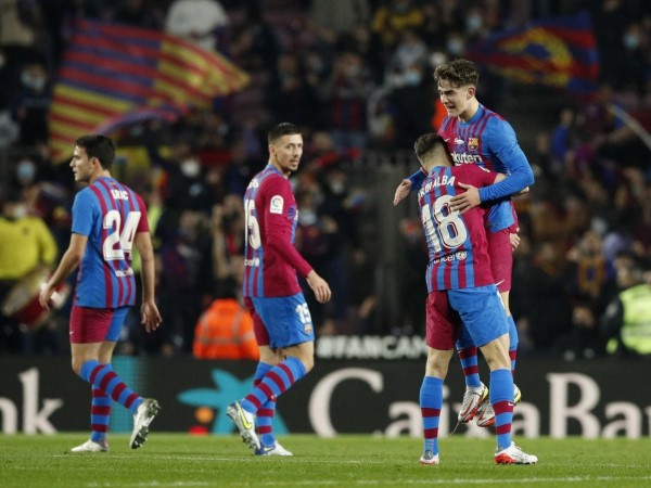 Gavi tỏa sáng, Barca thắng kịch tính trước Elche