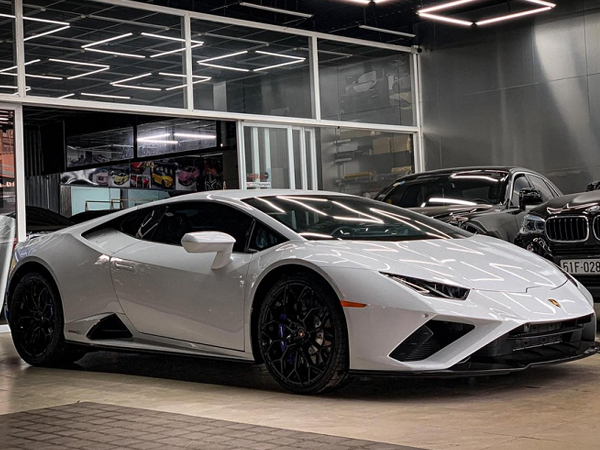 Cận cảnh siêu xe Lamborghini Huracan EVO đầu tiên về VIệt Nam