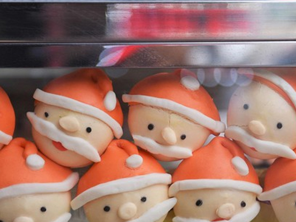 Độc nhất năm nay bánh bao ông già Noel; Thực phẩm tiền triệu, chợ Việt chỉ 15.000 đồng