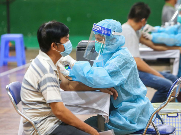 Ngày 20/12, cả nước có 14.977 ca Covid-19 mới, 1.937 ca khỏi, 225 trường hợp tử vong