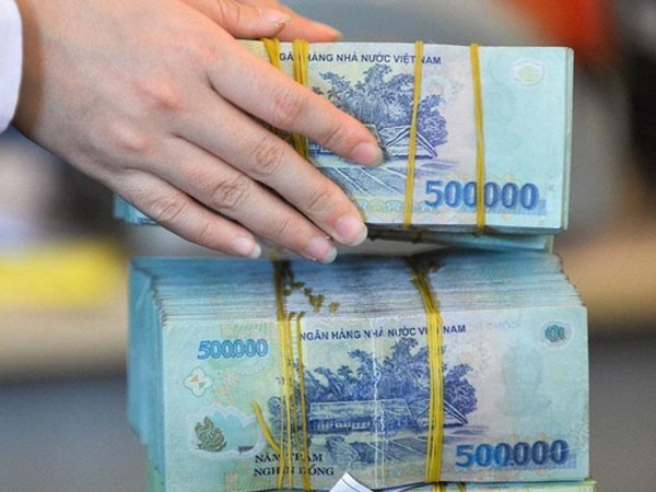 Lãi suất tăng: Người gửi tiền mừng, doanh nghiệp lo