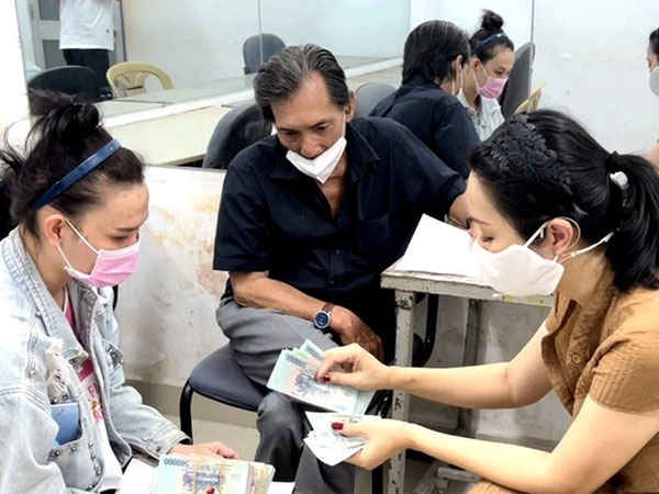 Thương Tín tố NSƯT Trịnh Kim Chi nhập nhằng tiền bảo hiểm: 'Phải trả lại tiền để chúng tôi muốn mua bảo hiểm cho con tôi ở đâu thì kệ chúng tôi'