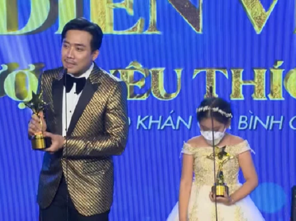 Ngôi Sao Xanh 2021: 'Bố Già' thắng lớn, Trấn Thành ẵm giải Diễn viên được yêu thích nhất