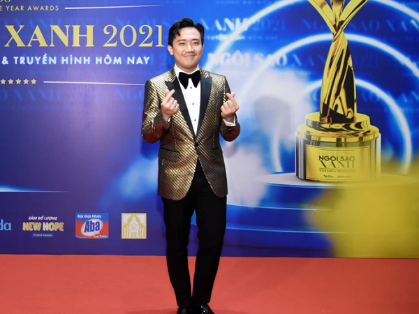Ngôi Sao Xanh: Trấn Thành lẻ bóng dự thảm đỏ giữa tin Hari Won bầu bí, Việt Hương gợi cảm sánh đôi cùng ông xã