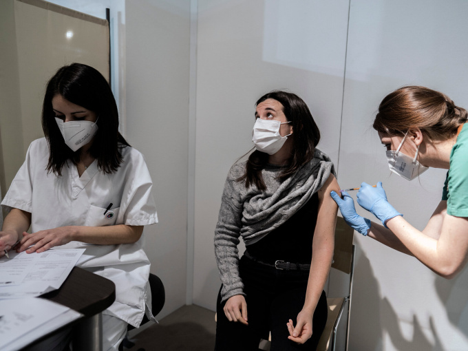 Cảnh báo đặc biệt đáng lo ngại từ giới khoa học: Đa số các loại vaccine hiện hành có thể không ngăn chặn được Omicron