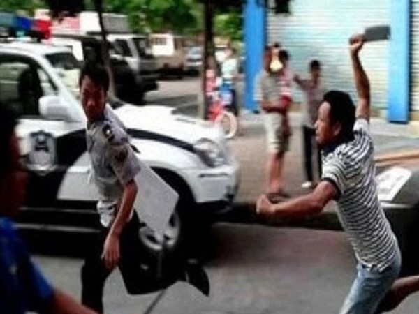 Bắt giữ khẩn cấp 6 'giang hồ làng' đi ôtô tìm người đánh để… trả thù