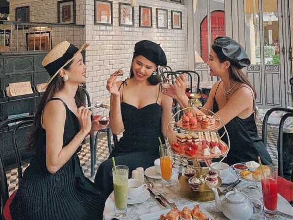 Đời thực xa hoa của hội 'chị em bạn dì' Huyền Lizzie, cuộc sống giàu sang lại có chồng đại gia