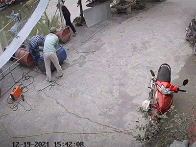 Nổ thùng phuy, người đàn ông may mắn thoát chết nhờ pha xử lý 'xuất thần'