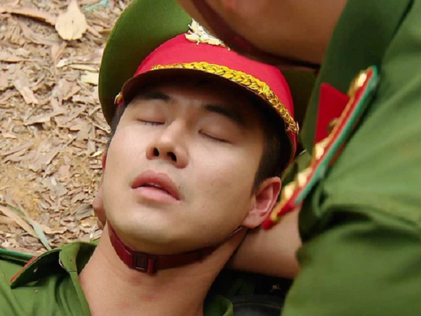 Phố trong làng: Loạt bằng chứng cho thấy Đông qua đời, Hải 'quạt' yêu Hoàng, khán giả đòi bỏ phim