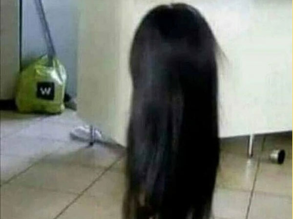 Ông bố suýt ngất khi thấy thứ đen sì này trong nhà, phải 'cầu cứu' vợ ngay lập tức