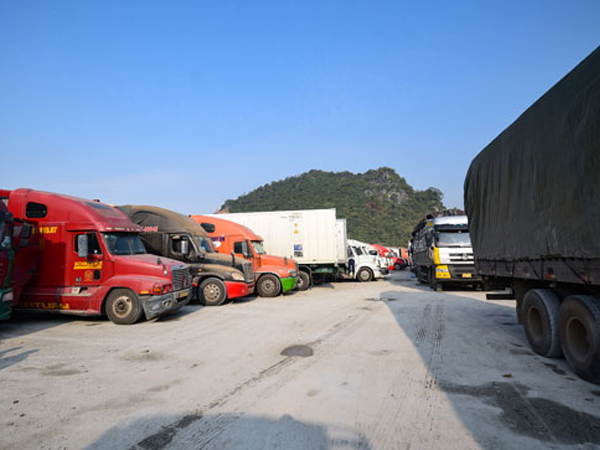 Xem xét hỗ trợ doanh nghiệp có hàng bị kẹt ở cửa khẩu