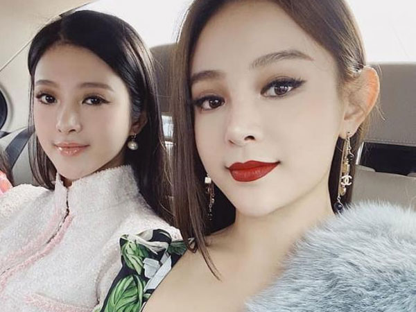 Em gái Huyền Baby được bạn trai cầu hôn bằng nhẫn kim cương khủng, chuẩn bị 'theo chồng bỏ cuộc chơi'