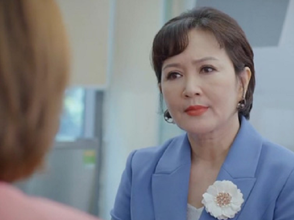 Thương ngày nắng về tập 17: Trang bị mẹ đẻ mắng 'rát mặt' vì để nhân viên lan truyền tin đồn đời tư thất thiệt