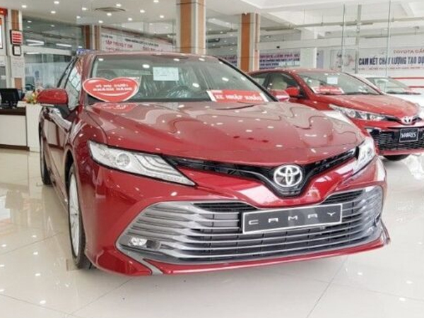Thêm 6 mẫu ô tô giảm giá sâu hơn trăm triệu đồng