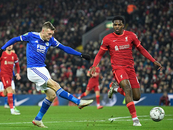 Liverpool may mắn loại Leicester khỏi League Cup sau loạt luân lưu