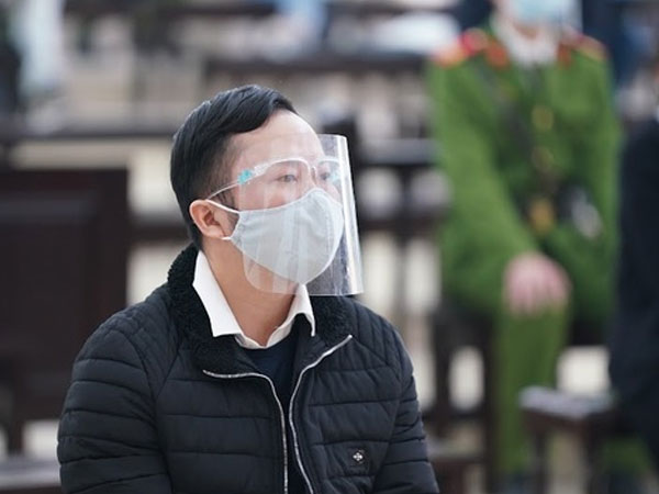 Cựu Hiệu trưởng Trường ĐH Đông Đô: ‘Chi đủ tiền sẽ được cấp bằng giả’