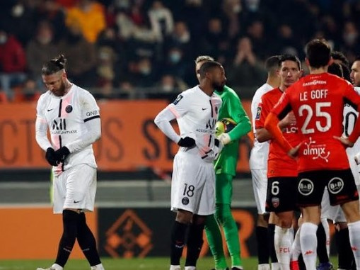 Ramos nhận thẻ đỏ, PSG hút chết trước đội bóng ở nhóm xuống hạng