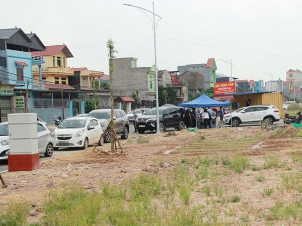 Thổi giá tạo cơn sốt, đất đai quay cuồng sau cú phá đỉnh