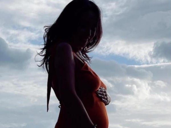 Vân Hugo công khai mang bầu lần 2