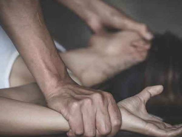 Thiếu nữ 17 tuổi sinh con sau khi bị cưỡng hiếp, thủ phạm là 4 'bạn tình' của mẹ ruột gây sốc nặng