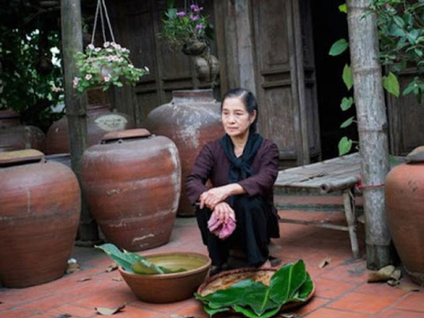Con dâu đón lên phụng dưỡng, chưa kịp hạnh phúc thì tôi điếng người khi nghe cháu trai nói: Mẹ lừa để lấy 2 tỷ và nhà ở quê của bà