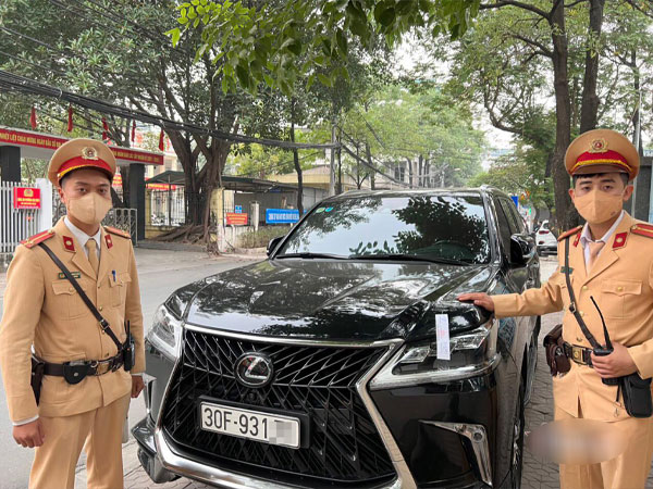 Hà Nội phát hiện thêm xe Lexus đeo biển số xe khác