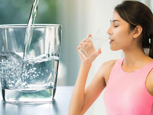 Nước lọc mệnh danh là 'thuốc trường sinh miễn phí' nhưng có 6 kiểu uống hại gan, thận muôn phần