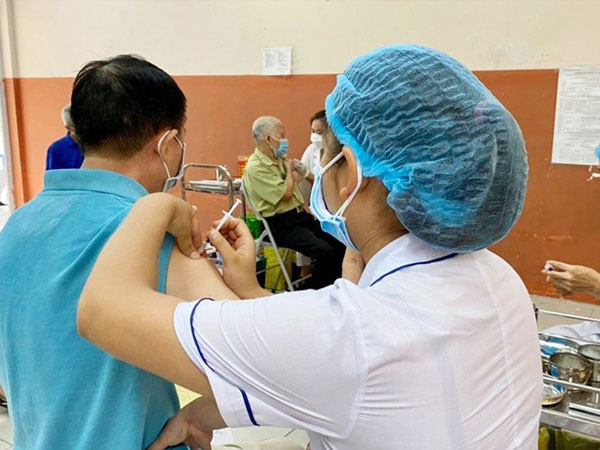 Mũi 3 vắc-xin Covid-19: Những nhầm tưởng về sốc phản vệ sau tiêm