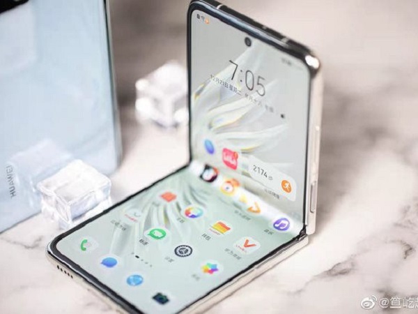 Huawei ra mắt smartphone màn hình gập giống Galaxy Z Flip3