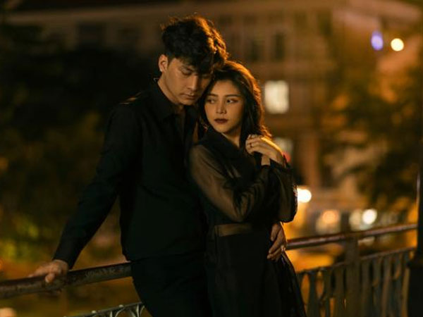 Vừa ly hôn được 2 tuần, chồng cũ Lâm Khánh Chi bất ngờ thân mật ôm ấp một cô gái lạ