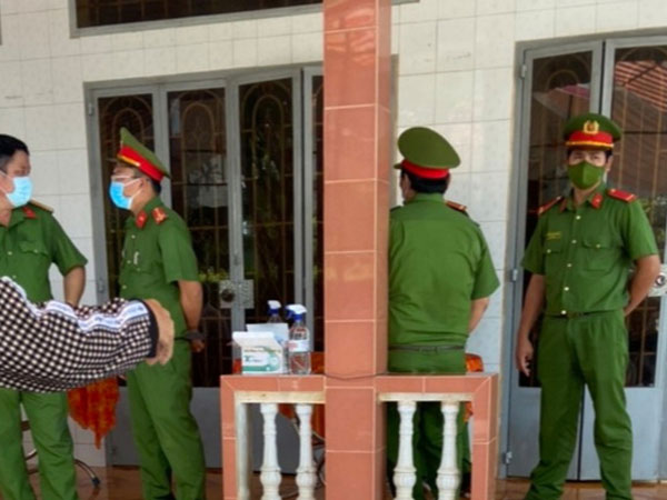 Bị thanh niên chạy xe máy tốc độ cao tông trúng, đội trưởng CSGT tử vong