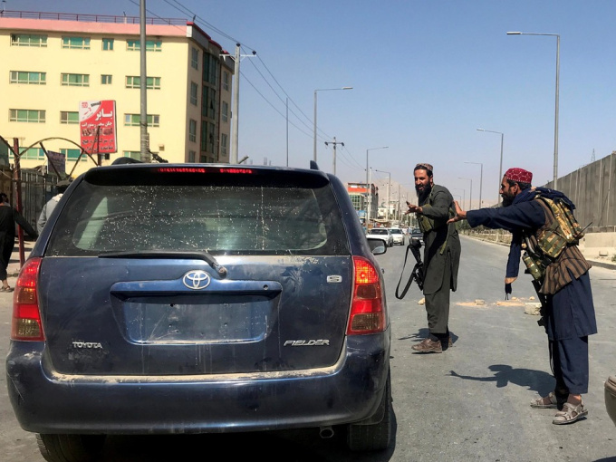Taliban cấm tài xế Afghanistan bật nhạc trong xe hơi