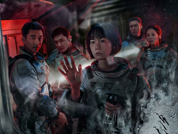 3 lý do khiến bạn không thể bỏ qua series 'The Silent Sea' của Gong Yoo và Bae Doona