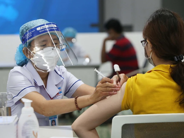 TP HCM yêu cầu tiêm vaccine cho F0 khỏi bệnh, không cần phải đợi đủ 6 tháng
