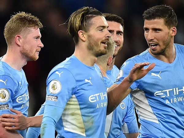 Man City vô địch lượt đi trong mưa bàn kịch tính